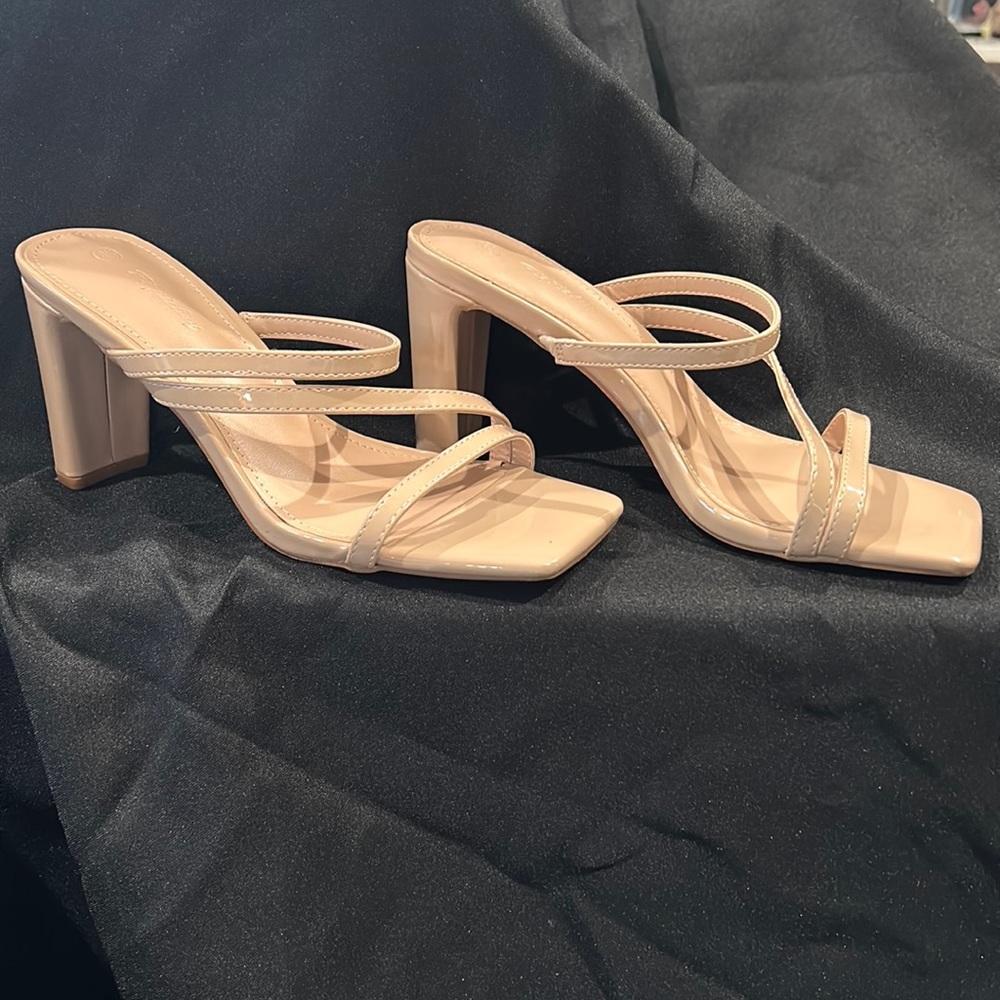 New in Box-Piepiebuy women’s square toe slip on heels 6.5